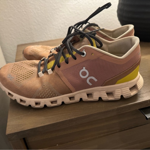 On running sneakers - Picture 1 of 3